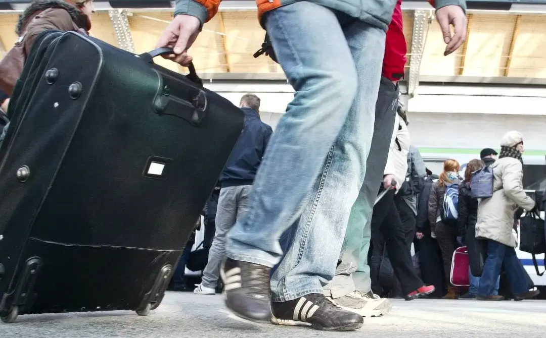Jaki bagaż można zabrać do pociągu intercity? Zasady i limity
