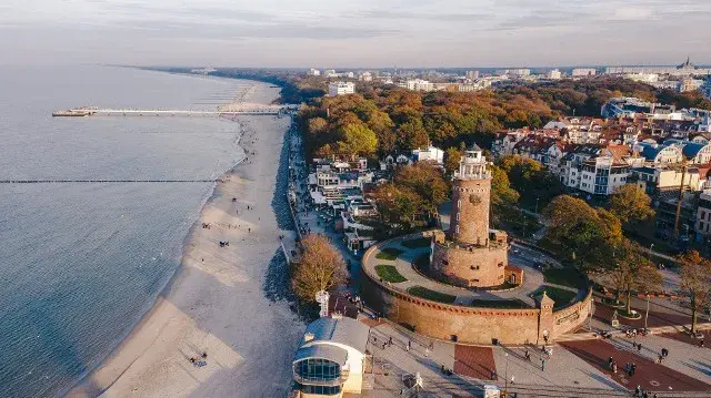 Gdzie nad morze w październiku? Odkryj ukryte skarby i spokój
