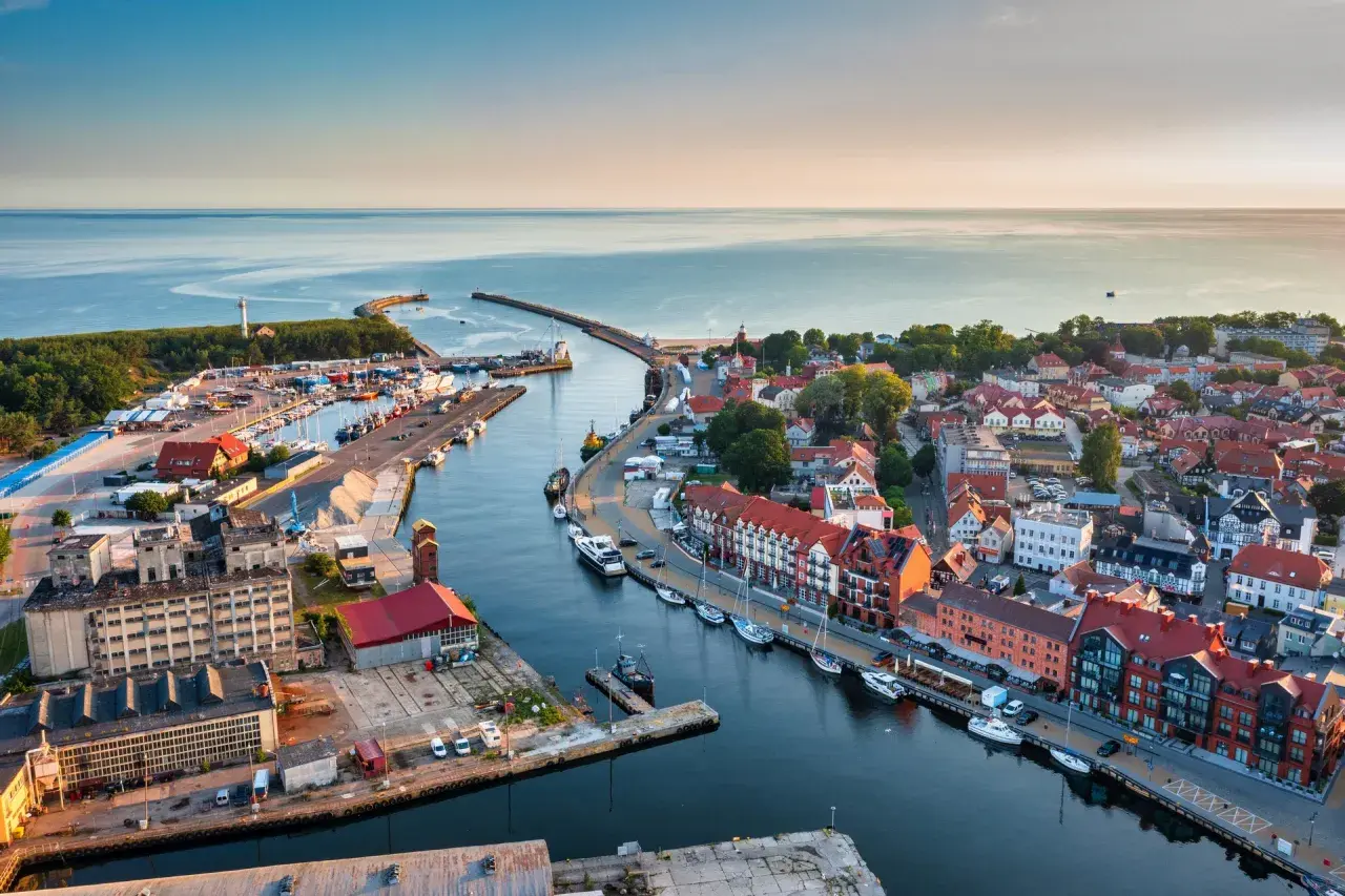 Zdjęcie Ustka - w jakim województwie leży to urokliwe miasto nad morzem?