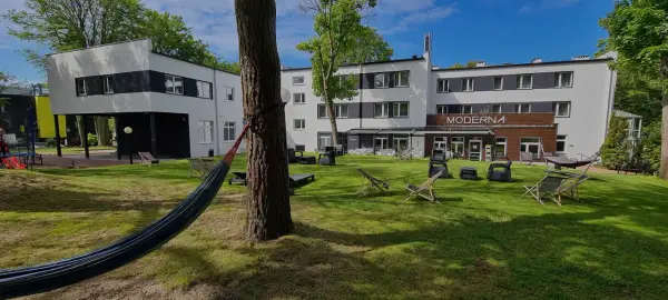 Resort Moderna Jastrzębia Góra: Wypoczynek i inwestycja (max 70 znaków)